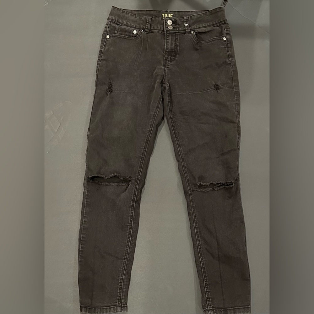 Women black knee ripped jeans